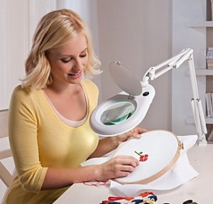 lampe-loupe-broderie