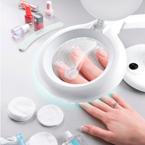 La lampe-loupe, l'accessoire indispensable du nail art, Eclairage